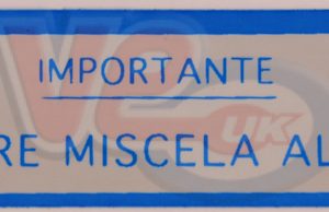 ITALIAN – BLUE 2 PERCENT OIL MIX TANK STICKER – 58mm x 20mm