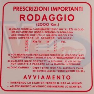 RED ITALIAN RUNNING IN STICKER WITH ITALIAN TEXT – 140mm x 140mm