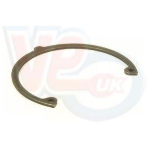 OUTER CIRCLIP with LOCATING TAB FOR CLUTCH SIDE BEARING – VESPA LARGE FRAME